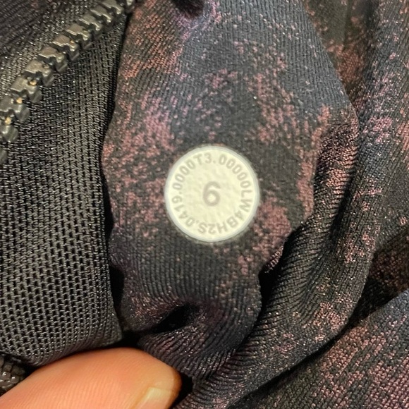 Lululemon Define Jacket *Luxtreme in Misted Jacquard Black Cherry - Size 6 - Picture 8 of 9